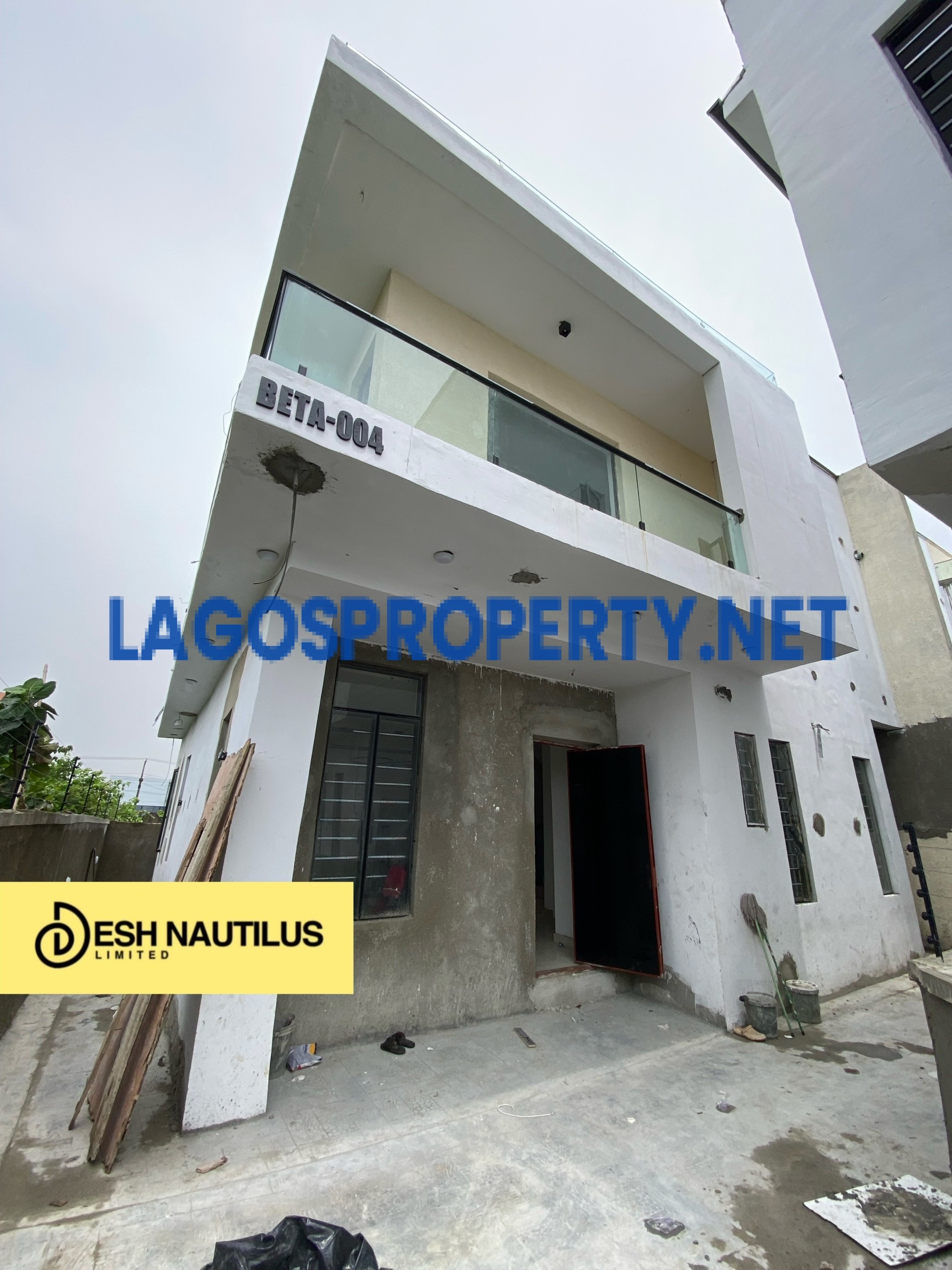 4 bedrooms a semi detached duplex in Lekki scheme 2,Lagos